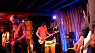 Built to Spill playing &quot;Get a Life&quot; [Ultimate Alternative Wavers]