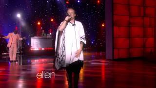 Macklemore &amp; Ryan Lewis Perform Thrift Shop Live