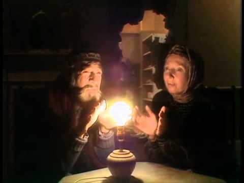 Old Gypsy couple from "Young Ones" - S01E01 - Demolition