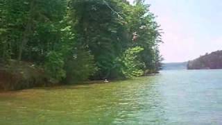 preview picture of video 'Rope swing on Blue Ridge Lake'