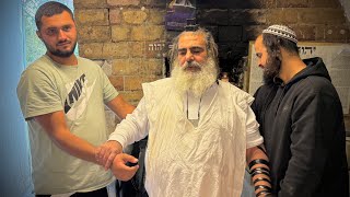 הרב שלום סבג✨אדם שמרגיש שהוא מיותר בעולם, מה עליו לעשות כדי לנצח את זה?-כ׳׳ז באדר ה׳תשפ״ו 🇮🇱 (הרב שלום סבג) - התמונה מוצגת ישירות מתוך אתר האינטרנט יוטיוב. זכויות היוצרים בתמונה שייכות ליוצרה. קישור קרדיט למקור התוכן נמצא בתוך דף הסרטון