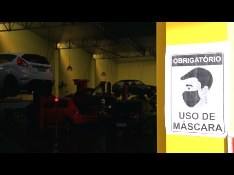 Comércio respeita uso de máscaras