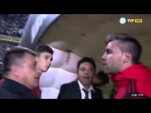 Chiarini le dice a un policía 'vos me tiraste'