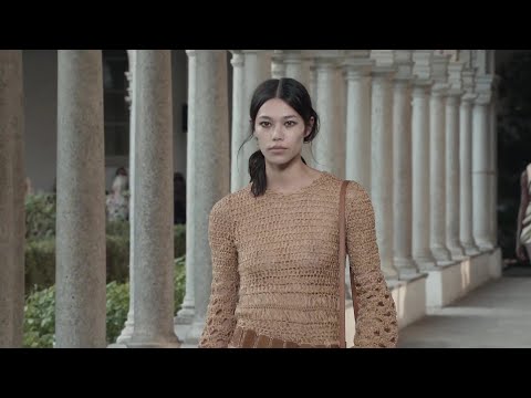 Fashion Show Alberta Ferretti 2022 (SS22) Milan Fashion Week 👗