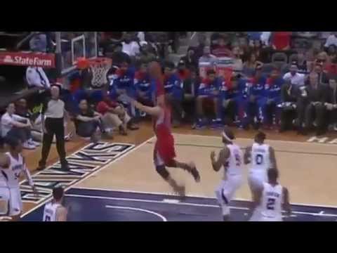 Blake Griffin Splits the Double Team and Slams it - Clippers @ Hawks 4/24/2012