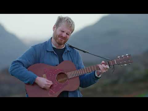 Sgwrs gyda | In conversation with: Gwilym Bowen Rhys