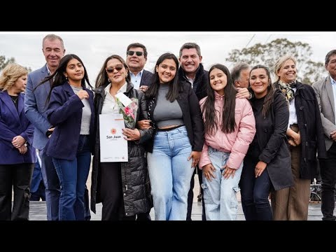 Orrego encabezó la entrega de 135 viviendas en el barrio La Majadita de 9 de Julio