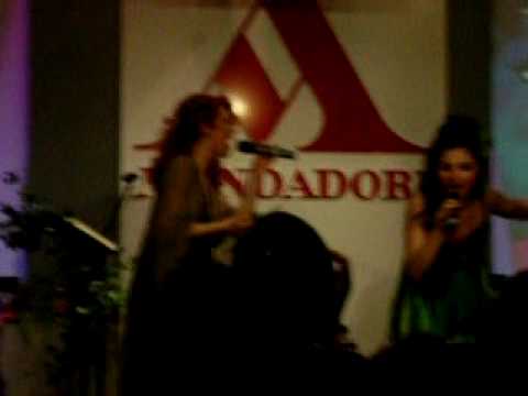 Presentazione "Wings" con Le Yavanna, Milano 20/02/10 - Parte 9 - La Vie en Rose