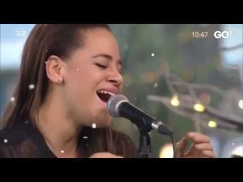 Nellie Ettison & Live Strings - White Christmas