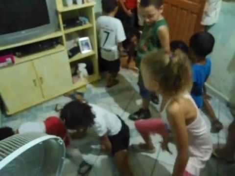 Galerinha dançando Bonde das maravilhas 