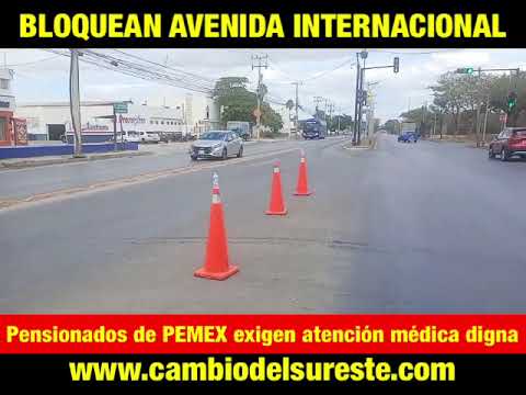 PENSIONADOS DE PEMEX BLOQUEAN ACCESO AL AEROPUERTO EN MÉRIDA