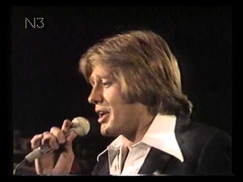 MALCOLM ROBERTS SINGING UP UP AND AWAY AT THE HITS A GO GO  GERMAN POP SHOW