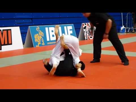 Daniel Mills - IBJJF London Open 2013 - White Belt - Light Feather - Fight 3