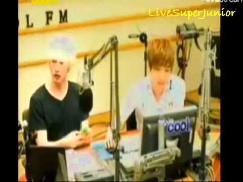 110914 DJ Eunhyuk taking Selca + Tweeting