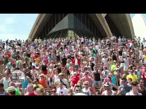 Dannii & Kylie Dancing Flash Mob @ Sydney Opera House