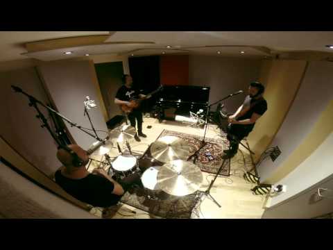 JAGUARI [LIVE AT ABBEY ROAD INSTITUTE LONDON] I Saw Her Standing There (Beatles Cover)