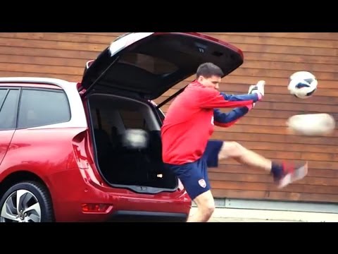 Citroën - Los jugadores del Arsenal examinan el nuevo Citroën
