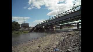preview picture of video '76.96μSv/h 福島市渡利 阿武隈川への排水路泥 201206 川で何がおきているのか'