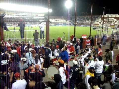 "Vs Velez. Previa. La banda del rojo ya llego" Barra: La Barra del Rojo • Club: Independiente • País: Argentina