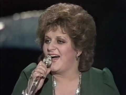 GERMANY • Ein Lied kann eine Brücke sein - Joy Fleming (Eurovision 1975)