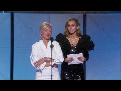 Pamela Anderson & Miley Cyrus Present Female Actor –Motion Picture–Musical/Comedy|83rd Golden Globes