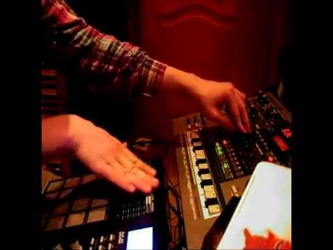 Roland MC 505 + Akai Mpd 26 Acid Dub Jam (nice audio quality)