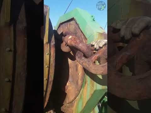 How Sailors Resolve A Twisted Anchor Chain? #shorts