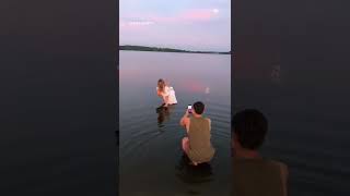 Download lagu I made her walk on water for this photo… 💦🤯 shot w/ #oneplus10pro #oneplus #photography #photo mp3