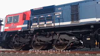 Download lagu Mendengarkan Suara Mesin Lokomotif CC205 Batch 3 Ketika Berangkat - Kereta Api Babaranjang mp3