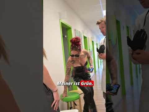 Welche Farbe hat euer Stuhl 😭🤣 #satire #sketch #comedy #shorts