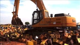 preview picture of video 'Islamwächter machen Biervorräte in Nordnigeria platt'