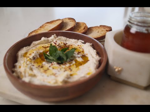 Dip de queso cabra, queso crema con Ajo rsotizado y Miel - por Martha Brockmann