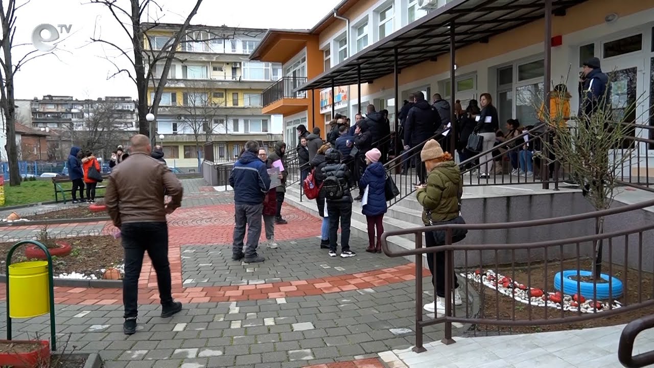 Струпване пред детските градини в Кърджали заради старта на приема