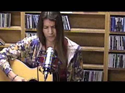 Omine - Suitcase - Folk & Acoustic Music with Michael Stock