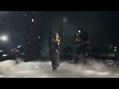 Ariana grande _ Twilight zone ( Live performance at eternal sunshine tour)