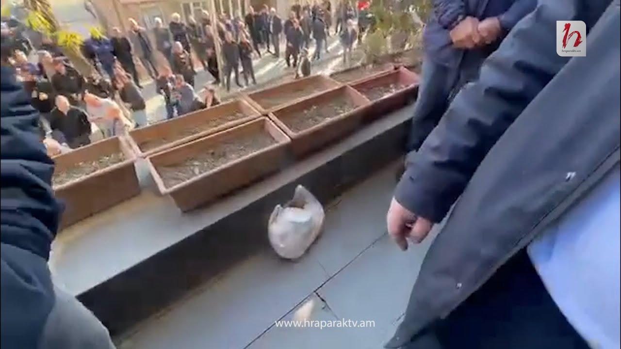 «Էս պամպերսները տարեք դրանց». քաղաքացիները՝ Ալավերդու ՔՊ-ական ավագանուն