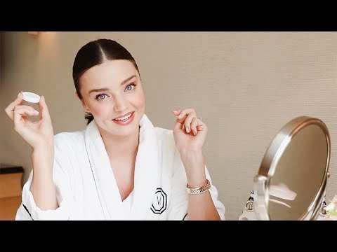 [英語で聞いてみよう]ミランダ・カー愛用のメイクアップ品　　（Miranda Kerr's Nighttime Makeup Routine）