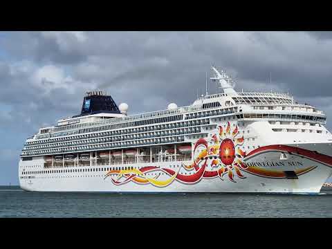 Thumbnail for Norwegian Sun cruise ship entering the channel #2
