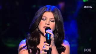 Kelly Clarkson Amazes The Audience With Her Voice - Up To The Mountain