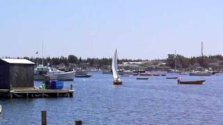 preview picture of video 'Hummer Heading Out into Southwest Harbor, Maine'
