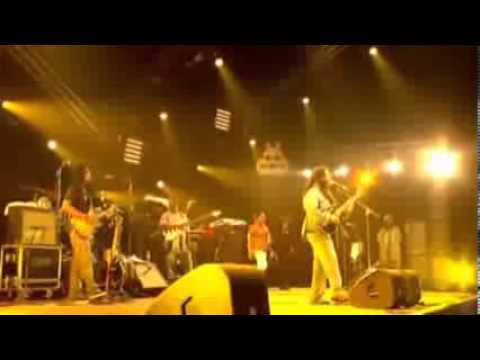 Stephen Marley performing "No Cigarette Smoking (In My Room)"