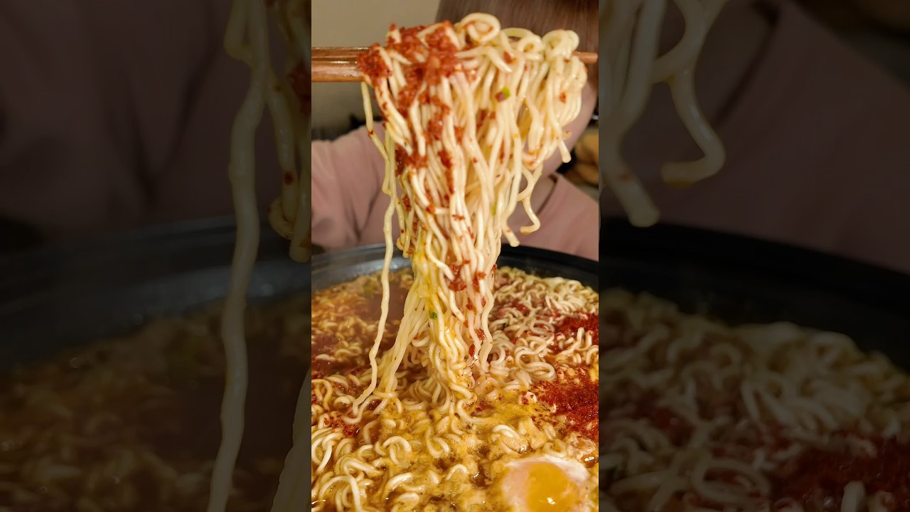 【深夜飯テロ/爆食い】チャルメララーメンを真っ赤な激辛にして啜った夜中【咀嚼音/ASMR】