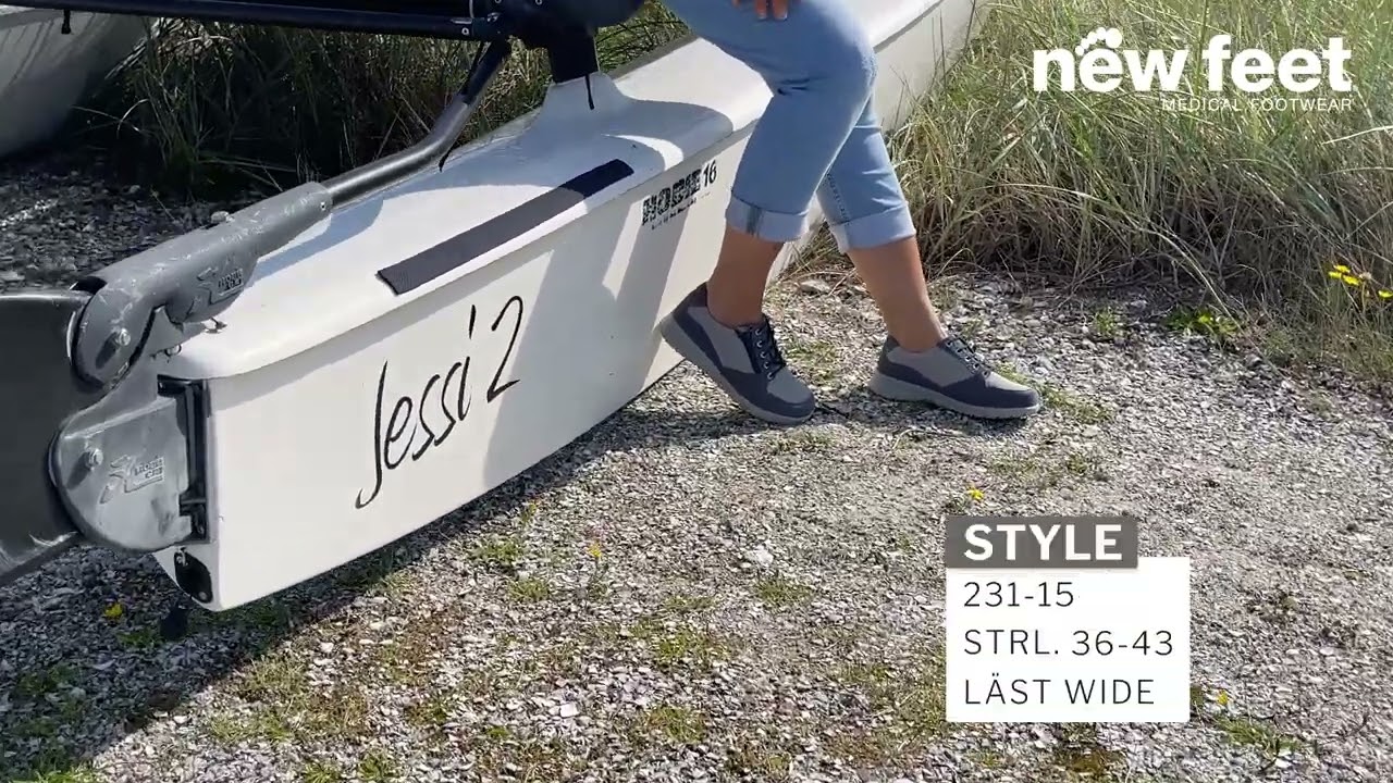 Sporty laced women' s shoe with zip