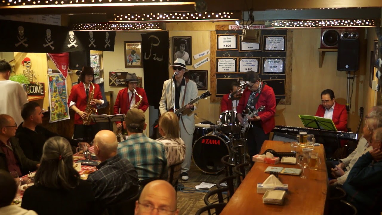 11 Heartbreak Hotel (Johnny & The Rockets)