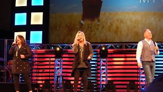 Karen Peck & New River sing I Choose Christ