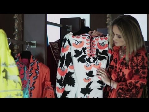 La camicia tradizionale ucraina conquista la moda internazionale