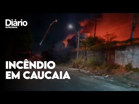 Incêndio atinge fábrica de colchões em Caucaia