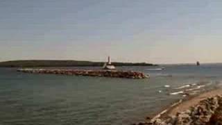 preview picture of video 'Mackinac Island Michigan Labor Day Weekend Boat Horn'