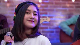 Download lagu MEMANDANGMU | REGGAE SKA ACOUSTIC COVER | LITA MANDA X NIKISUKA BAND mp3