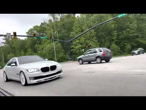 Light pull in the BMW Alpina B7 with straight pipes